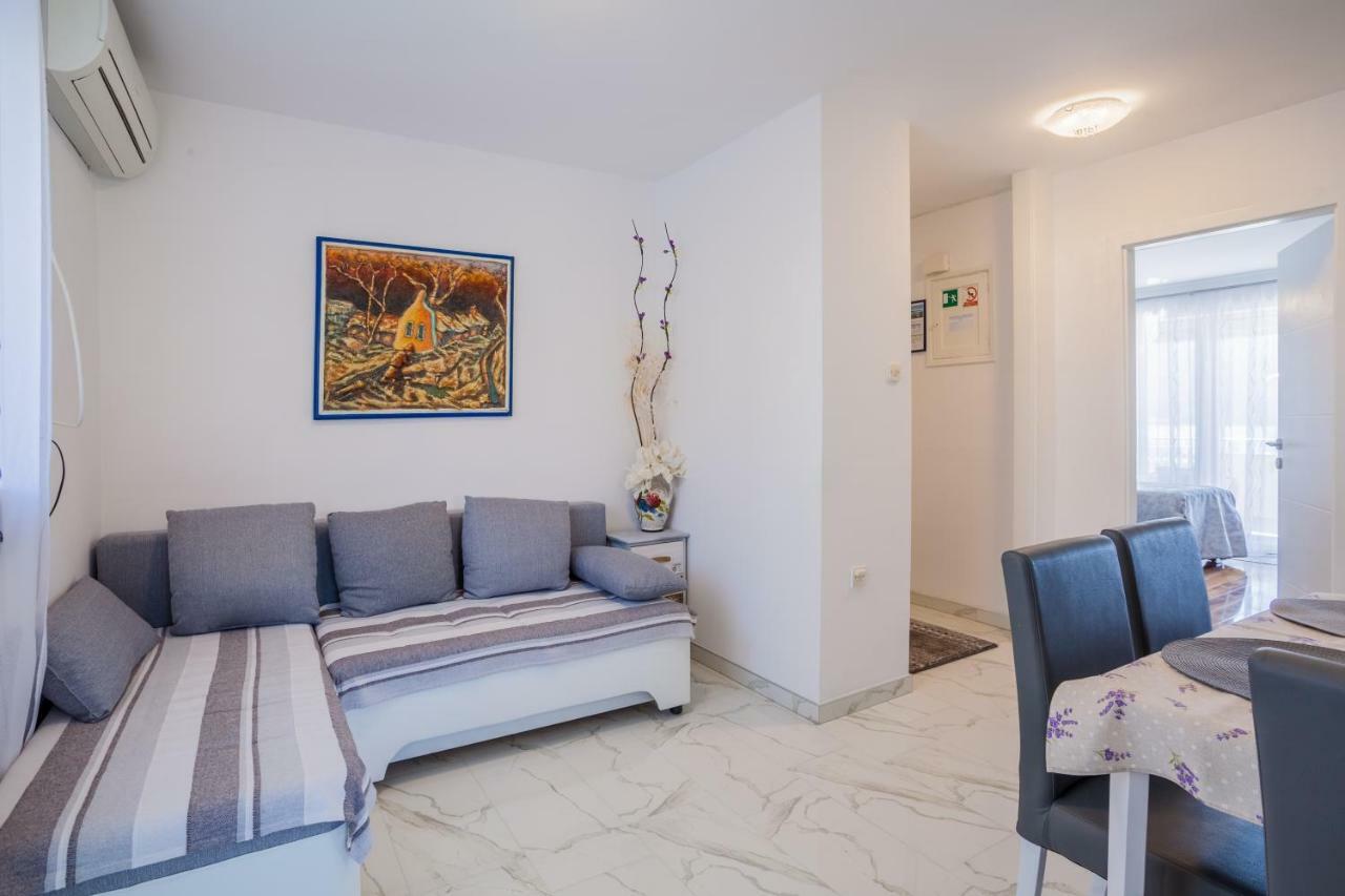 Apartment Sara - Cres Eksteriør billede