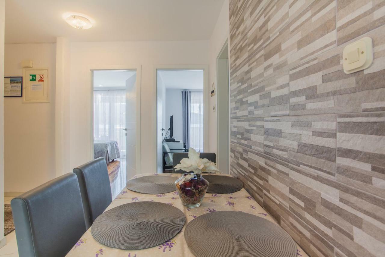Apartment Sara - Cres Eksteriør billede